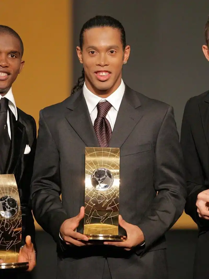 几乎同时遭 几乎同时遭